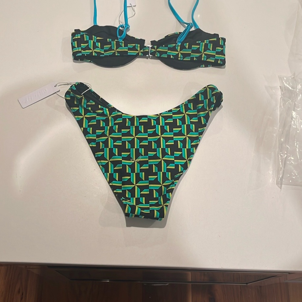 Geometric Patterned Bikini Set - Picture 2 of 2